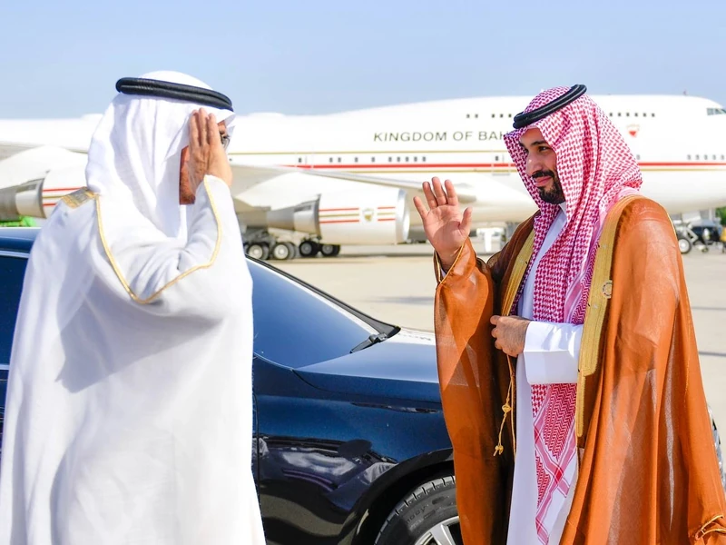 سمو سيدي ولي العهد في مقدمة مودعي سمو رئيس دولة الإمارات بعد المشاركة في قمة جدة للأمن والتنمية - Photo 3