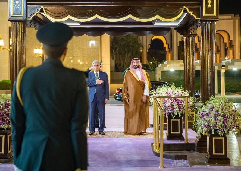 سمو سيدي ولي العهد يستقبل فخامة رئيس جمهورية كازاخستان بجدة - صورة 9