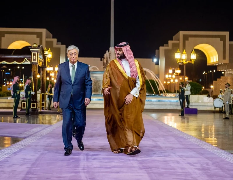 سمو سيدي ولي العهد يستقبل فخامة رئيس جمهورية كازاخستان بجدة - صورة 15