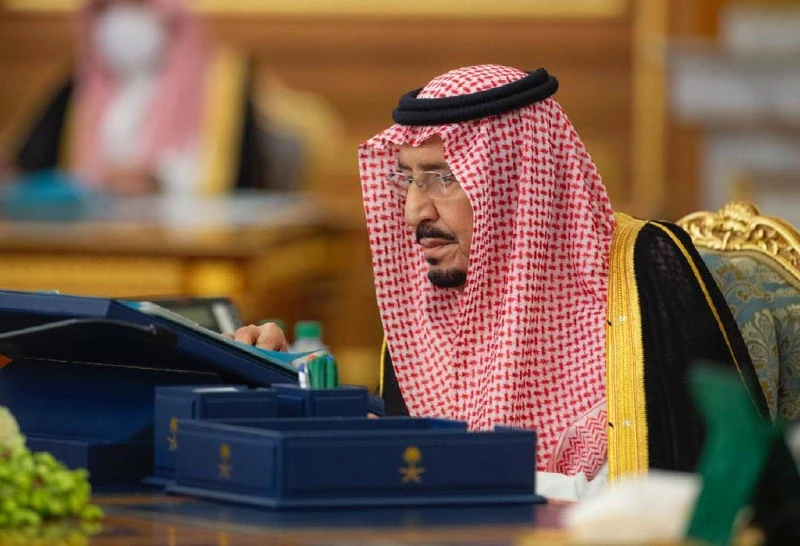 سيدي خادم الحرمين الشريفين يرأس جلسة مجلس الوزراء في قصر السلام بجدة - صورة 2