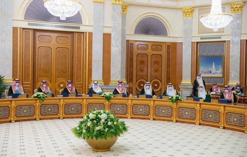 سيدي خادم الحرمين الشريفين يرأس جلسة مجلس الوزراء في قصر السلام بجدة - صورة 3
