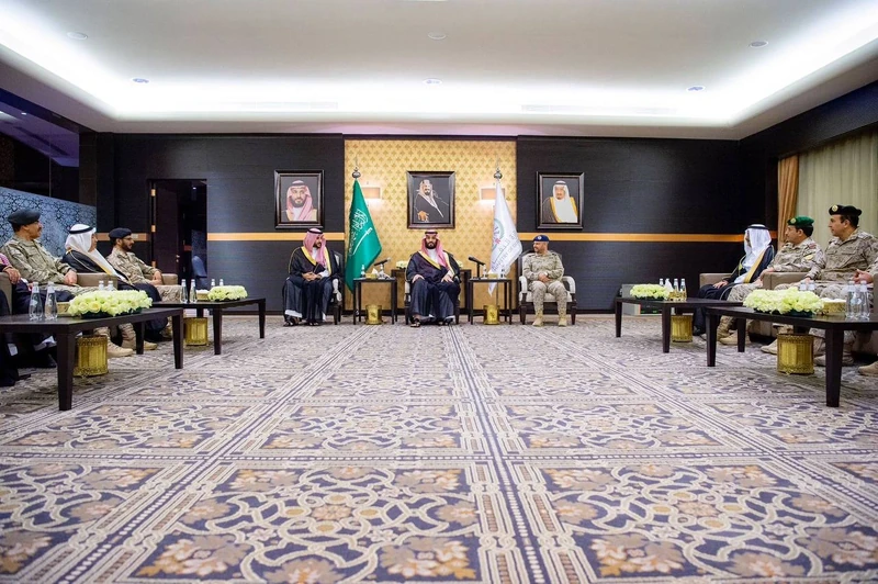 سمو سيدي ولي العهد يلتقي سمو وزير الدفاع وقيادات الوزارة - صورة 10