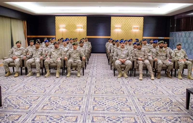 سمو سيدي ولي العهد يلتقي سمو وزير الدفاع وقيادات الوزارة - صورة 13