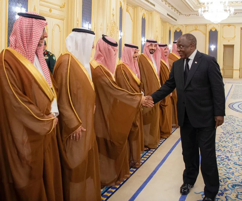 سمو سيدي ولي العهد يستقبل رئيس جنوب أفريقيا ويقيم مراسم استقبال رسمية - صورة 13