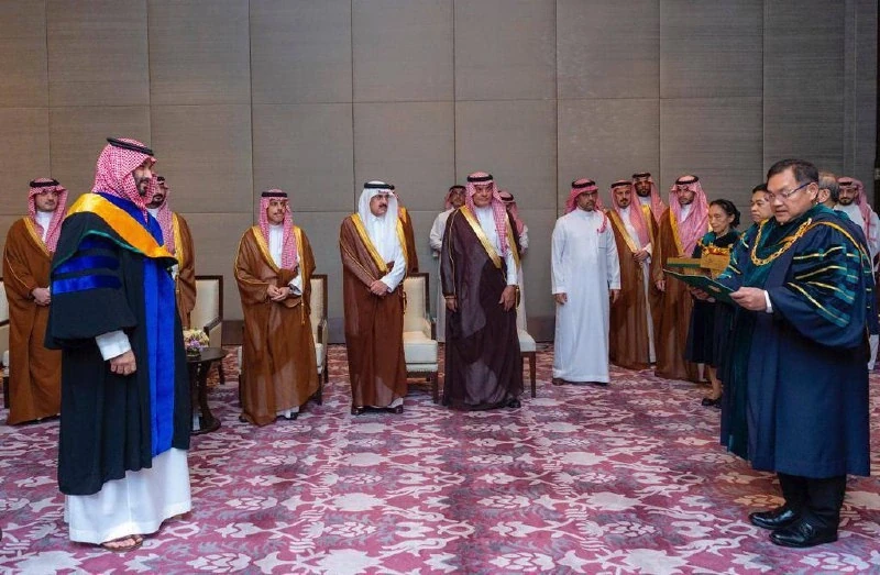 ولي العهد يتسلم شهادة الدكتوراه الفخرية من جامعة كاسيتسارت - Photo 3