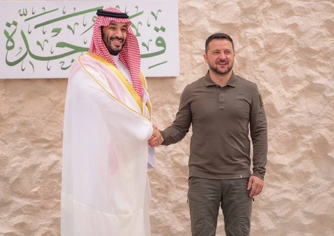 سمو سيدي ولي العهد يستقبل قادة ورؤساء وفود قمة جامعة الدول العربية بجدة