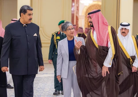 سمو سيدي ولي العهد يلتقي في جدة رئيس جمهورية فنزويلا