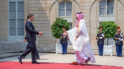 سيدي ولي العهد يلتقي فخامة رئيس الجمهورية الفرنسية في قصر الإليزيه بباريس