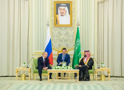 سمو سيدي ولي العهد يستقبل في قصر اليمامة بالرياض فخامة الرئيس فلاديمير بوتين رئيس روسيا الاتحادية