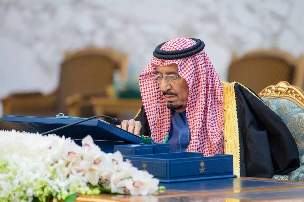 سيدي خادم الحرمين الشريفين يرأس جلسة مجلس الوزراء - صورة 1