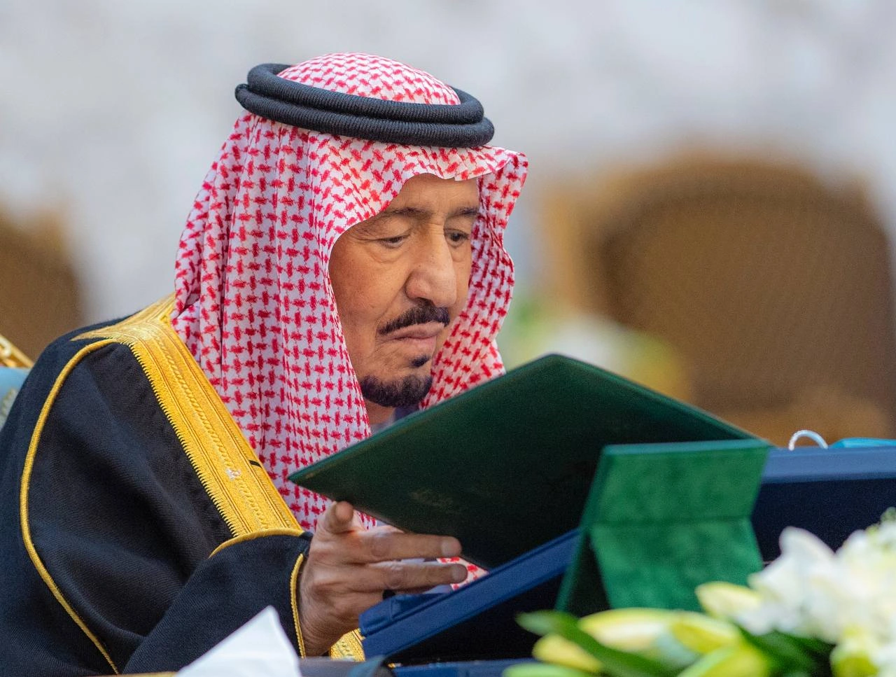 سيدي خادم الحرمين الشريفين يرأس جلسة مجلس الوزراء - صورة 1