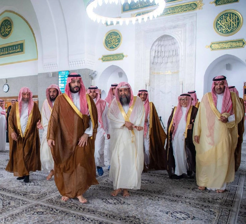 سمو سيدي ولي العهد يزور مسجد قباء ويؤدي ركعتي تحية المسجد - صورة 1