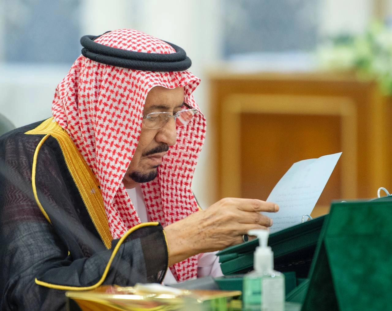 سيدي خادم الحرمين الشريفين يرأس جلسة مجلس الوزراء - صورة 1