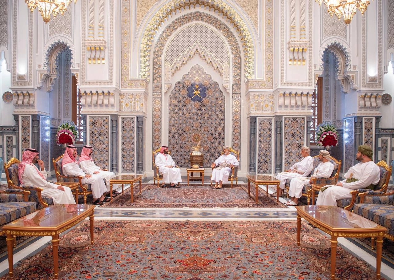 سمو سيدي ولي العهد يلتقي جلالة سلطان عمان في مسقط - صورة 1