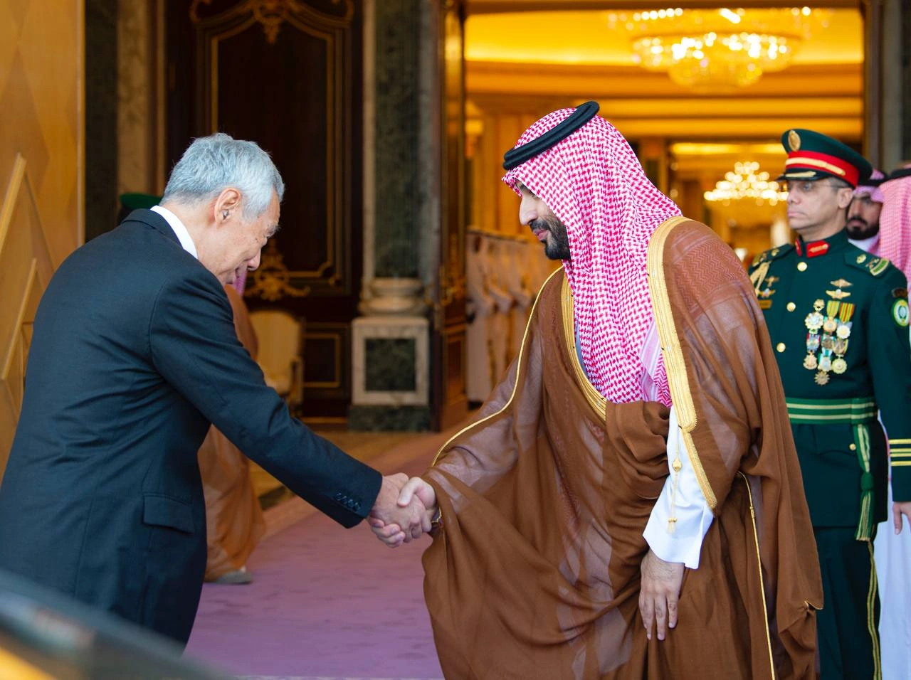 سمو سيدي ولي العهد يستقبل دولة رئيس وزراء جمهورية سنغافورة بالرياض - صورة 1