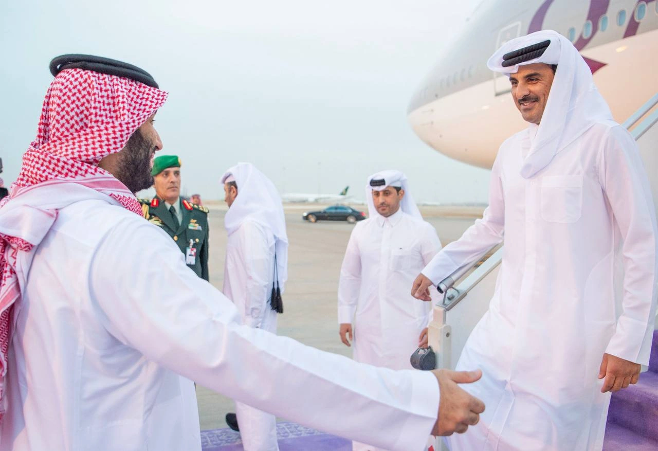 سمو سيدي ولي العهد يستقبل سمو أمير دولة قطر لدى وصوله العاصمة الرياض - Photo 1