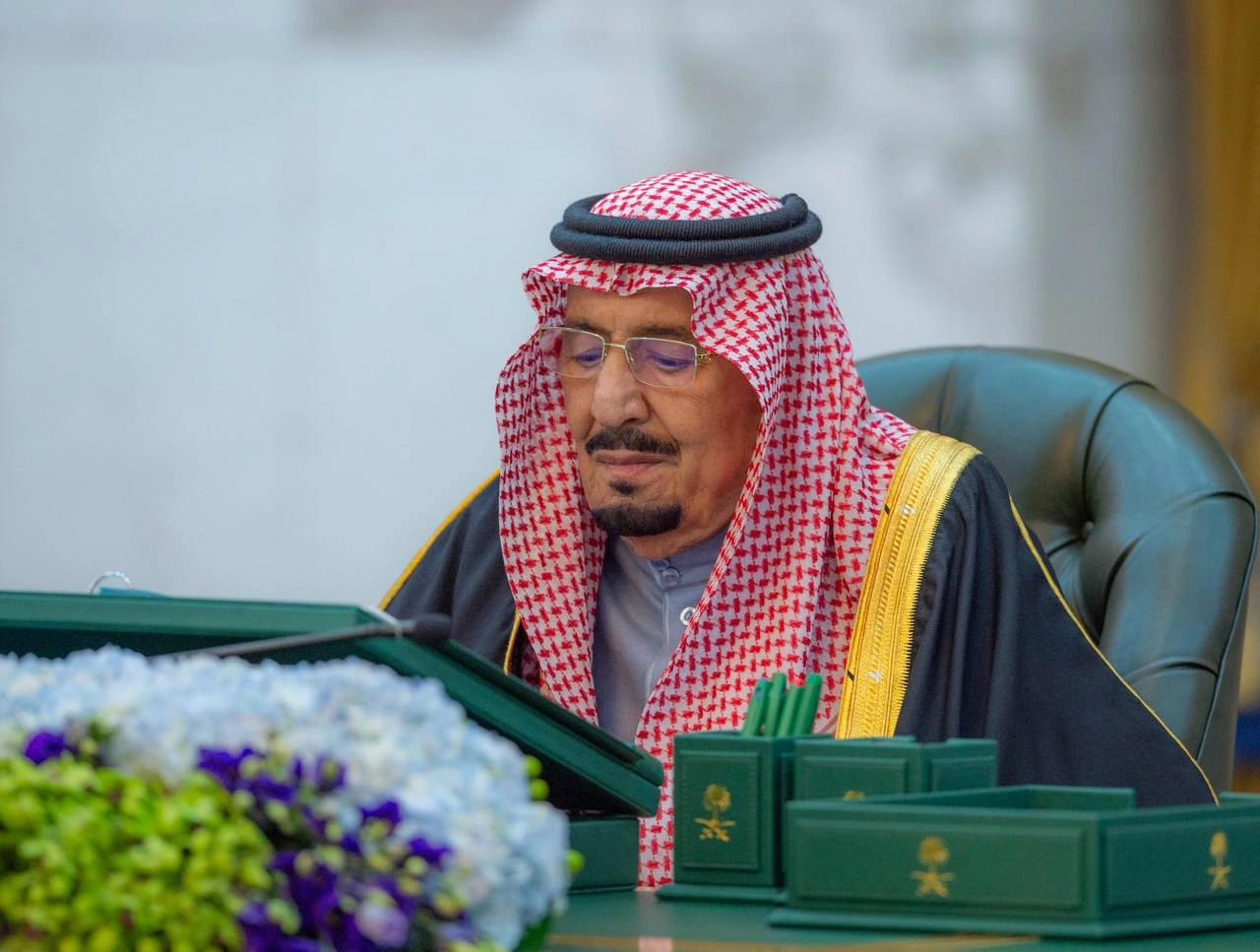 سيدي خادم الحرمين الشريفين يرأس جلسة مجلس الوزراء - صورة 1