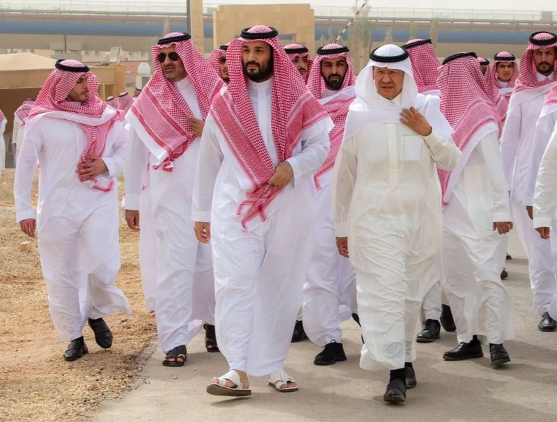 سمو سيدي ولي العهد يؤدي صلاة الميت على صاحبة السمو الملكي الأميرة الجوهرة بنت عبدالعزيز - صورة 15