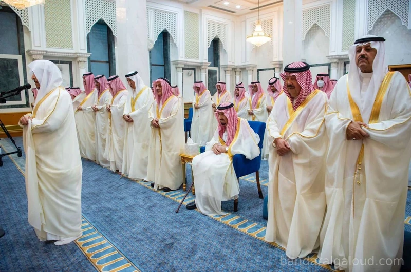 سيدي خادم الحرمين الشريفين يؤدي صلاة عيد الفطر المبارك في قصر السلام بجدة - Photo 2