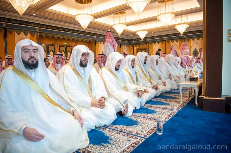 سيدي خادم الحرمين الشريفين يؤدي صلاة عيد الفطر المبارك في قصر السلام بجدة - Photo 20