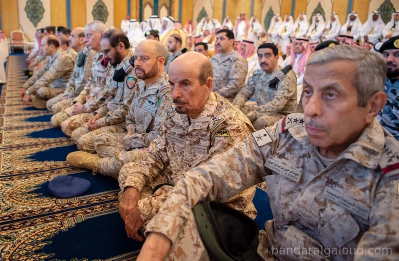 سيدي خادم الحرمين الشريفين يؤدي صلاة عيد الفطر المبارك في قصر السلام بجدة - Photo 21