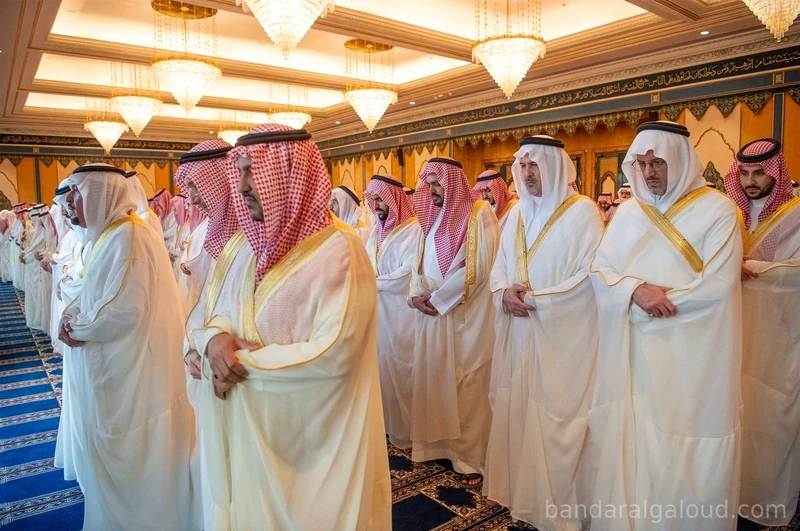 سيدي خادم الحرمين الشريفين يؤدي صلاة عيد الفطر المبارك في قصر السلام بجدة - Photo 23