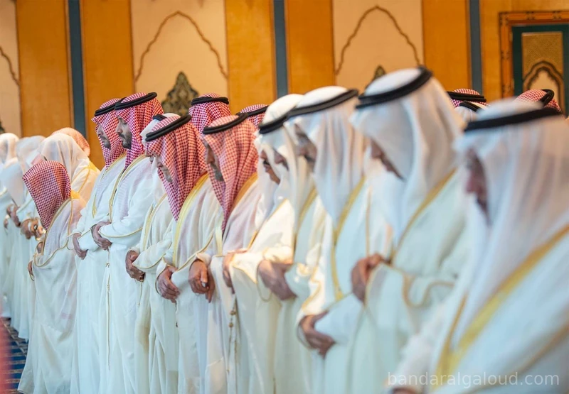 سيدي خادم الحرمين الشريفين يؤدي صلاة عيد الفطر المبارك في قصر السلام بجدة - Photo 25