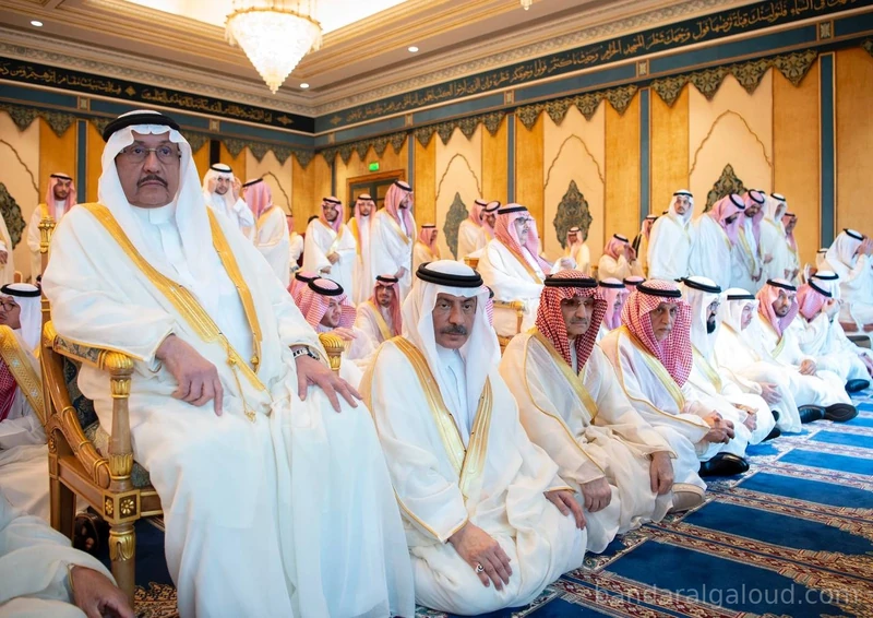 سيدي خادم الحرمين الشريفين يؤدي صلاة عيد الفطر المبارك في قصر السلام بجدة - Photo 26