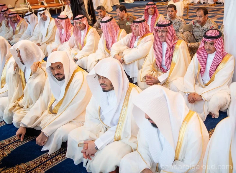 سيدي خادم الحرمين الشريفين يؤدي صلاة عيد الفطر المبارك في قصر السلام بجدة - Photo 10