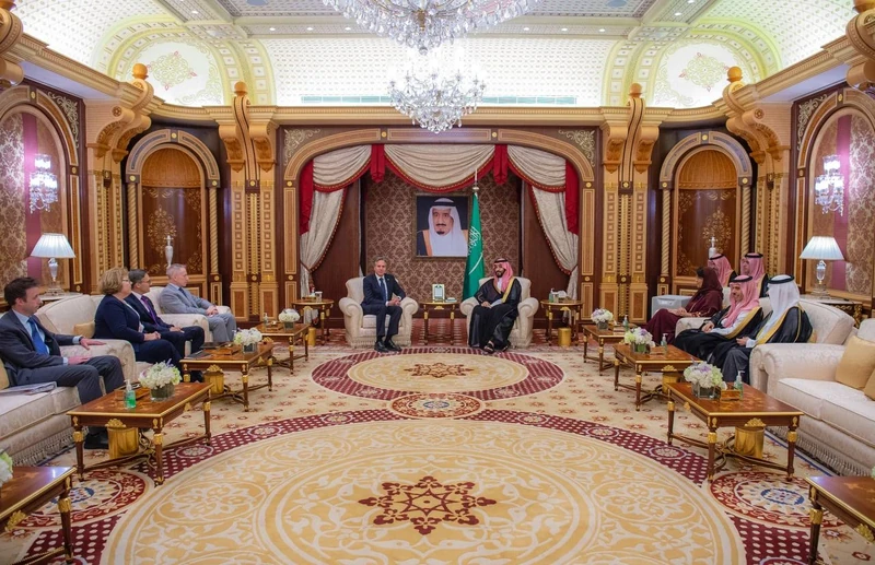 سمو سيدي ولي العهد يجتمع بوزير الخارجية الأمريكي - Photo 4