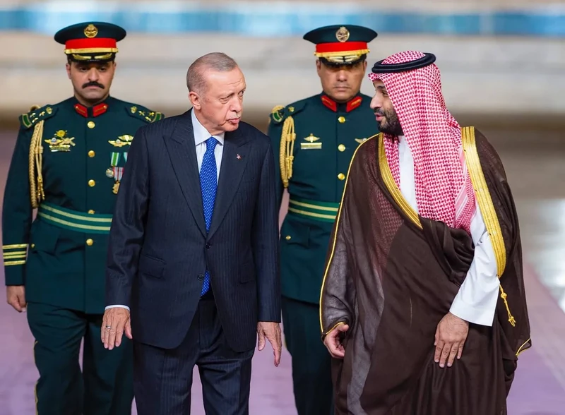 سمو سيدي ولي العهد يستقبل فخامة رئيس جمهورية تركيا في قصر السلام بجدة ويقيم مراسم استقبال رسمية لفخامته - صورة 12