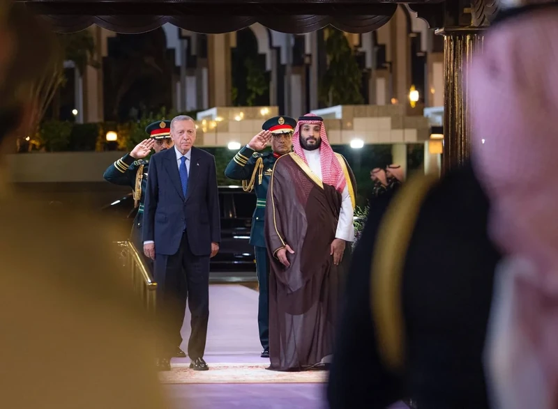سمو سيدي ولي العهد يستقبل فخامة رئيس جمهورية تركيا في قصر السلام بجدة ويقيم مراسم استقبال رسمية لفخامته - صورة 16