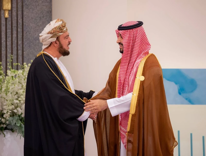 نيابة عن سيدي خادم الحرمين الشريفين.. سمو سيدي ولي العهد يستقبل قادة ورؤساء وفود دول مجلس التعاون. - صورة 2