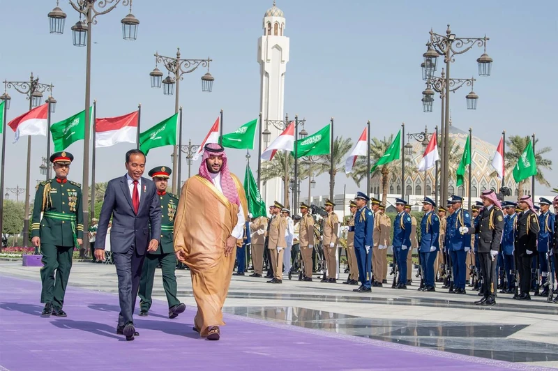 سمو سيدي ولي العهد يستقبل فخامة رئيس جمهورية إندونيسيا بالرياض، ويقيم مراسم استقبال رسمية لفخامته - صورة 14