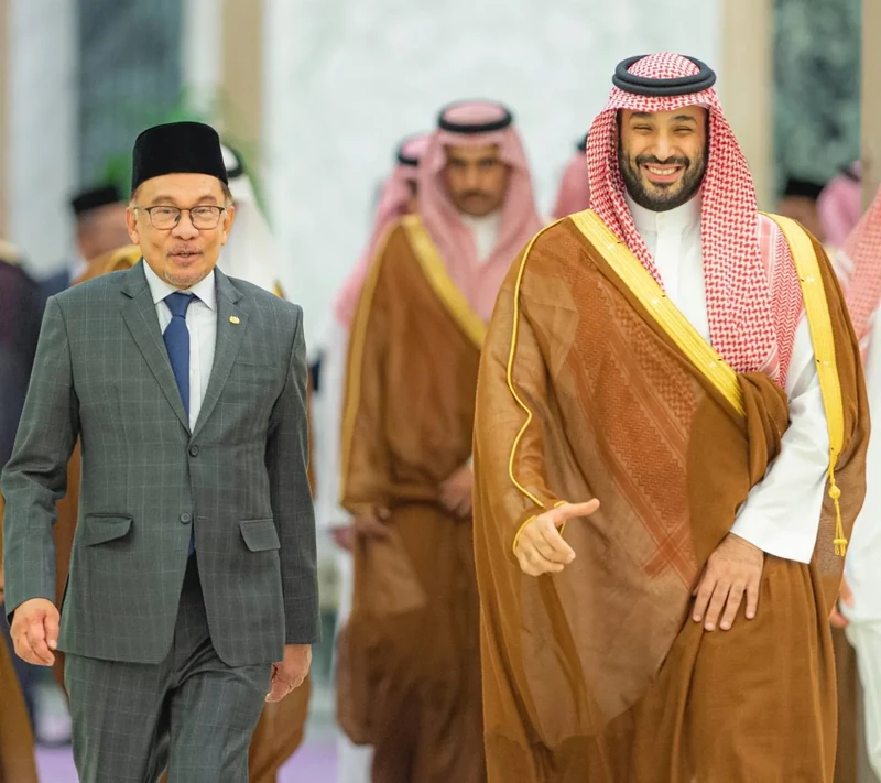 يستقبل في قصر اليمامة بالرياض، دولة رئيس وزراء ماليزيا، ويقيم مراسم استقبال رسمية لدولته - Photo 13