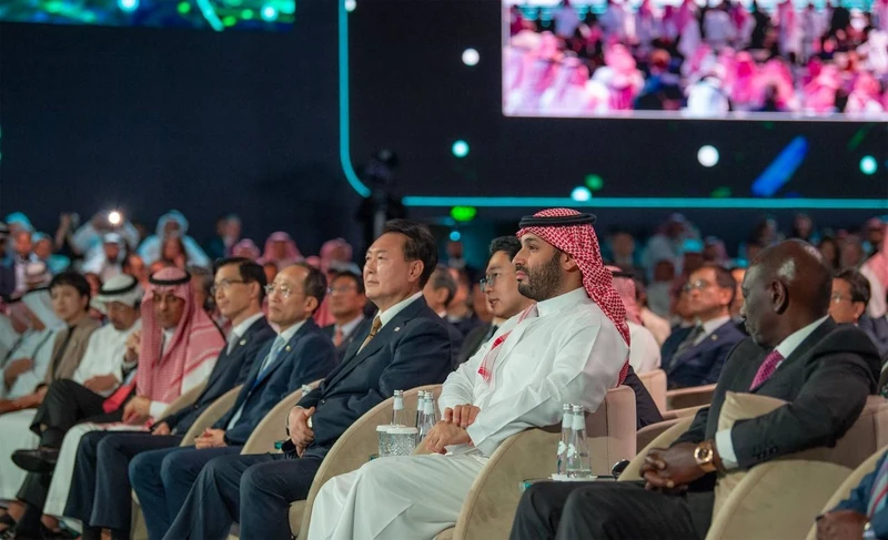 سمو سيدي ولي العهد يشهد الجلسة الحوارية لرئيس جمهورية كوريا بمنتدى مستقبل الاستثمار - Photo 7