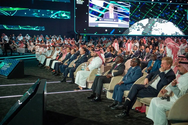 سمو سيدي ولي العهد يشهد الجلسة الحوارية لرئيس جمهورية كوريا بمنتدى مستقبل الاستثمار - Photo 10