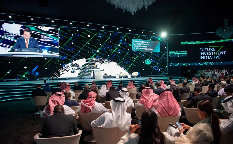 سمو سيدي ولي العهد يشهد الجلسة الحوارية لرئيس جمهورية كوريا بمنتدى مستقبل الاستثمار - Photo 11