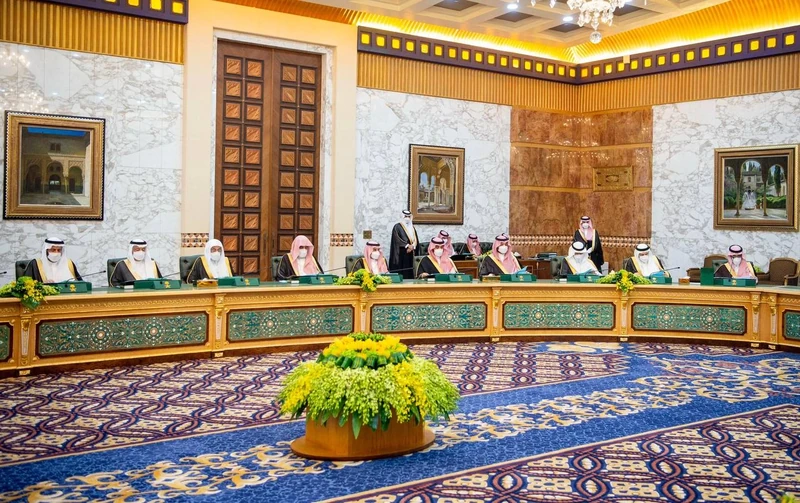 سيدي خادم الحرمين الشريفين يرأس جلسة مجلس الوزراء - صورة 10