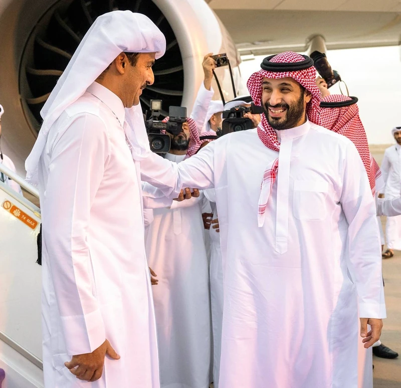 سمو سيدي ولي العهد يستقبل سمو أمير دولة قطر لدى وصوله العاصمة الرياض - Photo 2