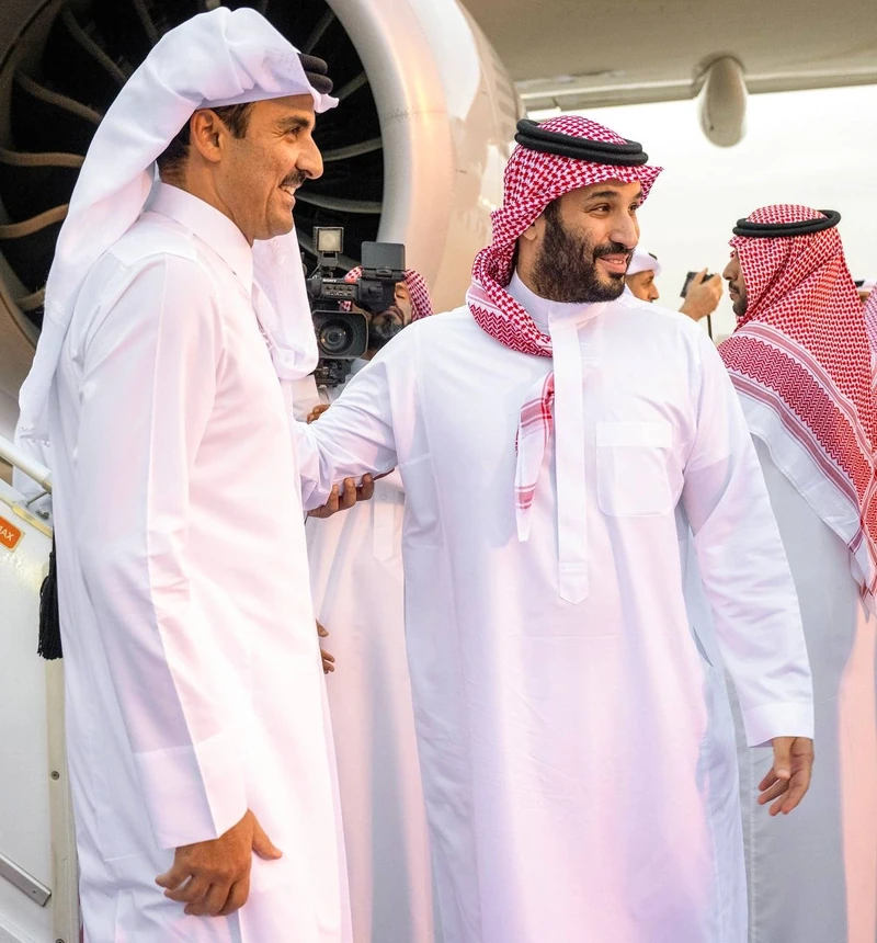 سمو سيدي ولي العهد يستقبل سمو أمير دولة قطر لدى وصوله العاصمة الرياض - Photo 3
