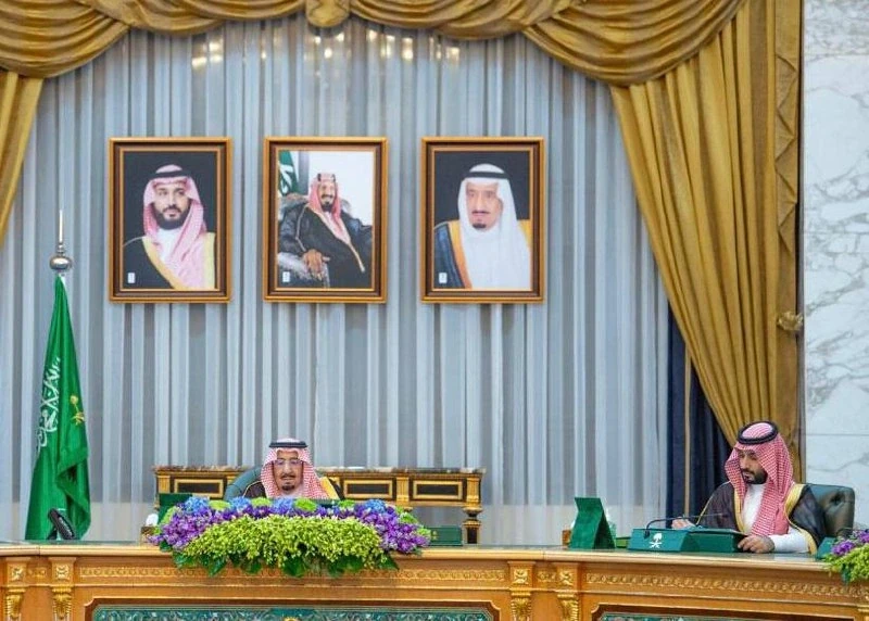 سيدي خادم الحرمين الشريفين يرأس جلسة مجلس الوزراء - صورة 6