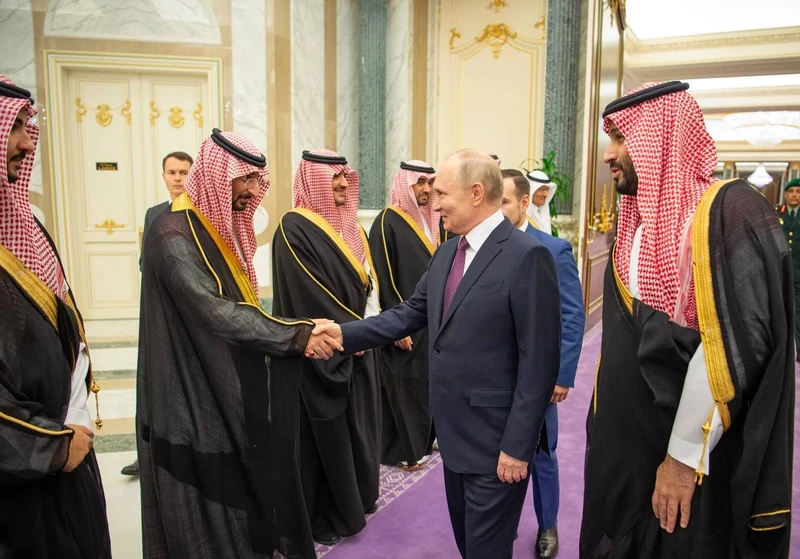 سمو سيدي ولي العهد يستقبل في قصر اليمامة بالرياض فخامة الرئيس فلاديمير بوتين رئيس روسيا الاتحادية - صورة 22
