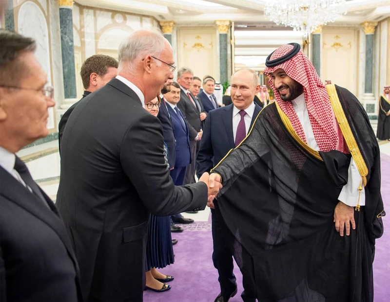 سمو سيدي ولي العهد يستقبل في قصر اليمامة بالرياض فخامة الرئيس فلاديمير بوتين رئيس روسيا الاتحادية - صورة 23