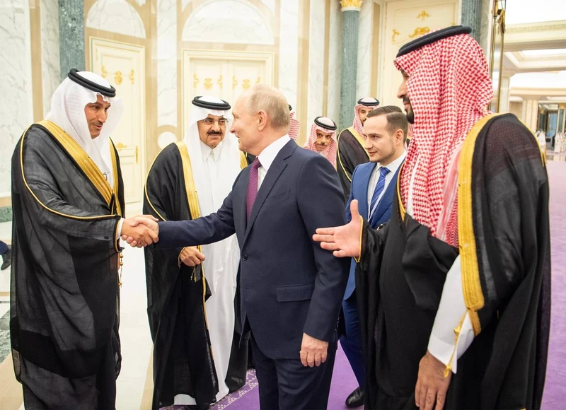 سمو سيدي ولي العهد يستقبل في قصر اليمامة بالرياض فخامة الرئيس فلاديمير بوتين رئيس روسيا الاتحادية - صورة 24