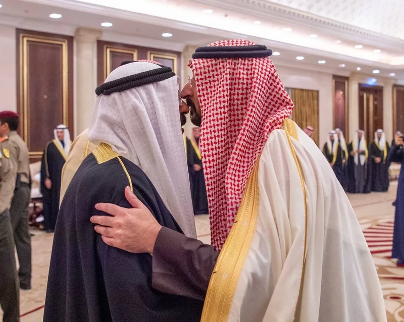 سمو سيدي ولي العهد يقدم واجب العزاء في وفاة سمو الشيخ نواف الأحمد الصباح - صورة 14