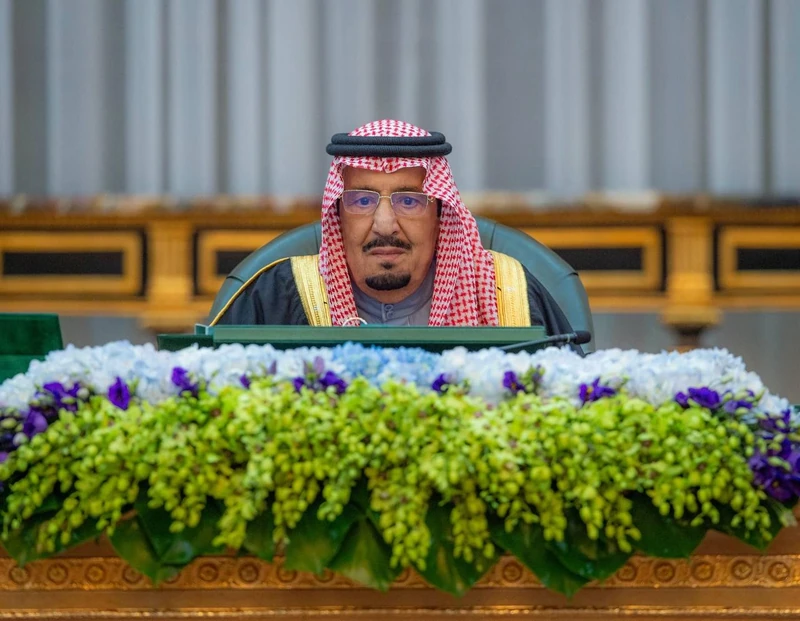 سيدي خادم الحرمين الشريفين يرأس جلسة مجلس الوزراء - صورة 5