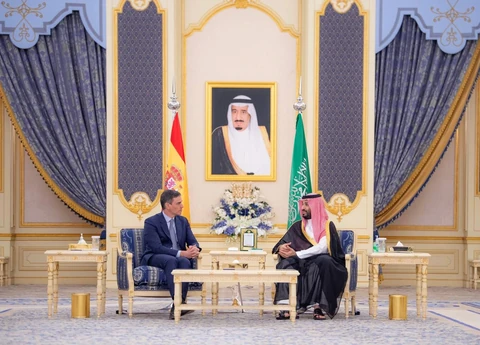 سمو سيدي ولي العهد يلتقي رئيس وزراء إسبانيا