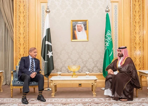 سمو سيدي ولي العهد يستقبل رئيس وزراء باكستان