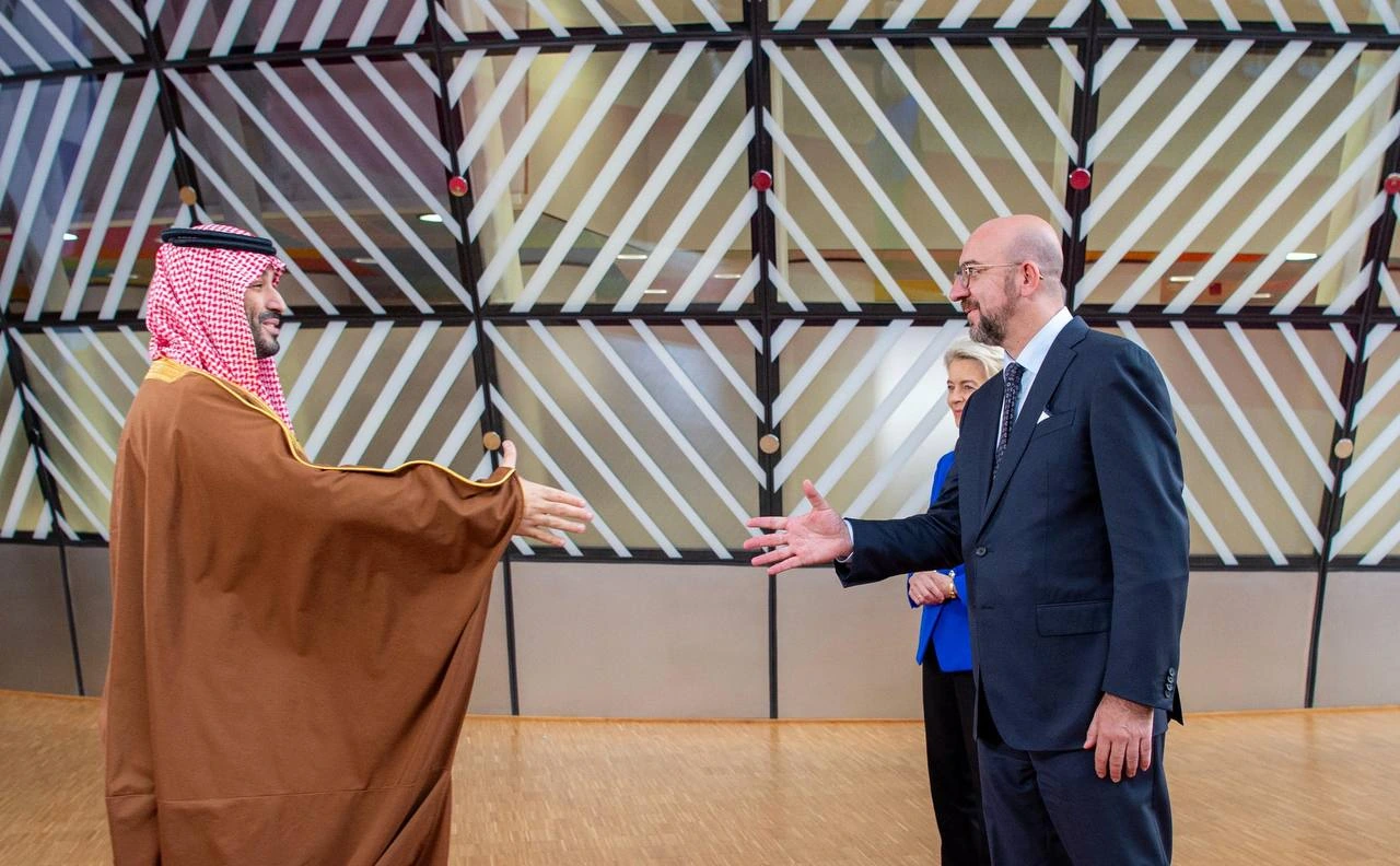 سمو سيدي ولي العهد يصل مقر القمة الخليجية الأوروبية في بلجيكا - Photo 1